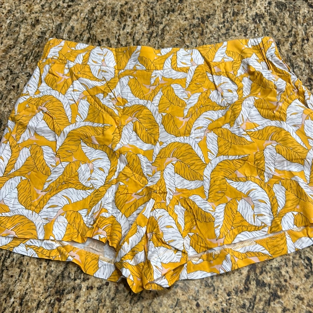 Nine West palm print shorts, size XL, NWT | offer in description